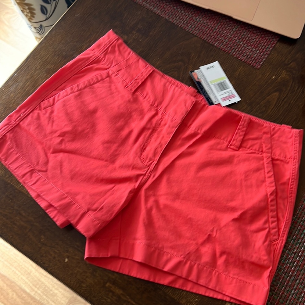 Vineyard Vines Women's Shorts in Papaya Punch Size 4